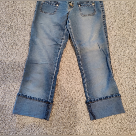 Angel Capri button down jeans. Adorable! - Picture 2 of 5